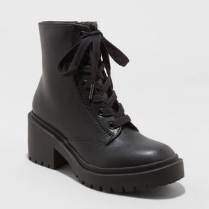 Side zip combat boot